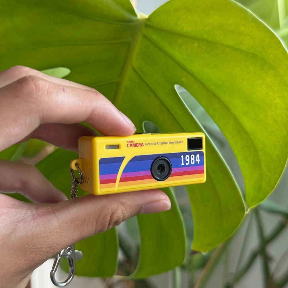 Thumb Camera Keychain Unisex OS Yellow Good Retro 1984 Rainbow Brand New